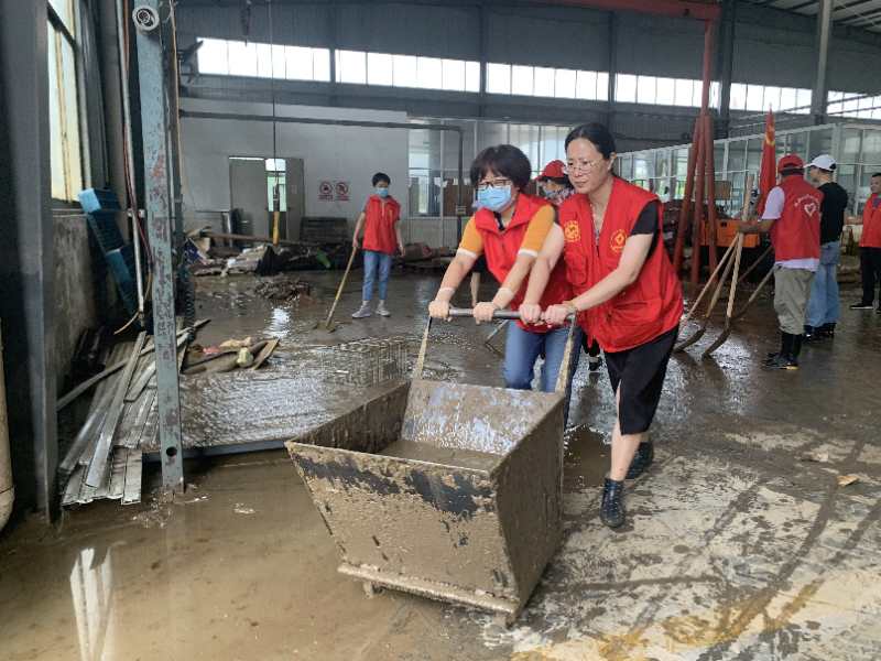 歙县计生协参与防汛.jpg