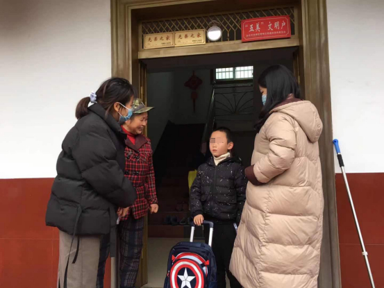 宜秀区杨桥镇计生协：关爱留守儿童.jpg