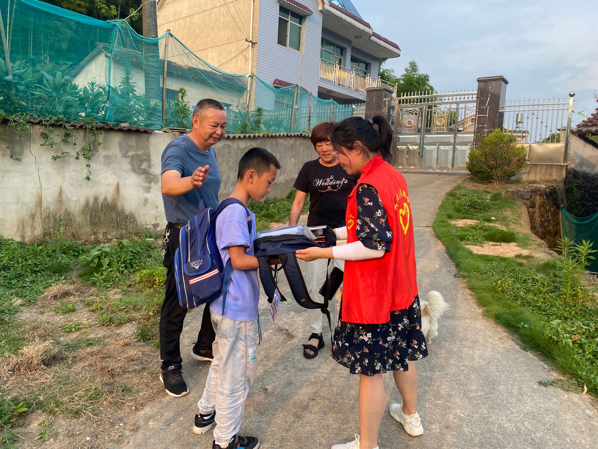 双溪村：关爱留守儿童.jpg