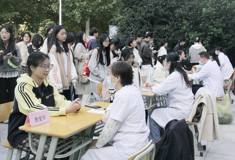 青春健康进校园2_副本.jpg 青春健康进校园2_副本.jpg